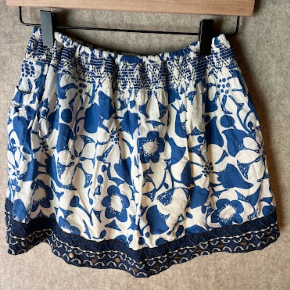 Hollister Blue and White Floral Mini Skirt Size Small - Picture 3 of 9